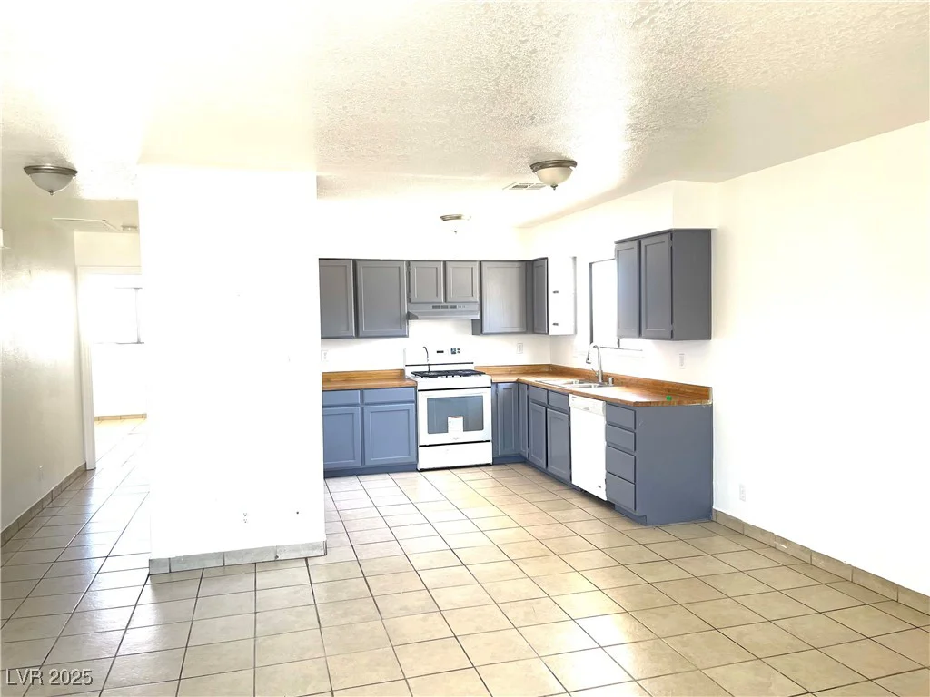 6987 Mendon, Las Vegas, NV 89156