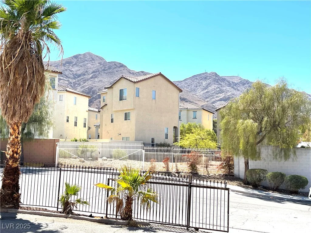 6987 Mendon, Las Vegas, NV 89156