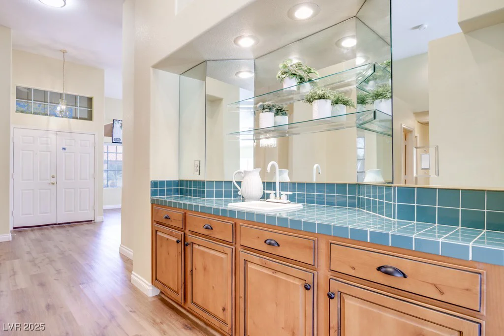 8250 Fox Tail, Las Vegas, NV 89123