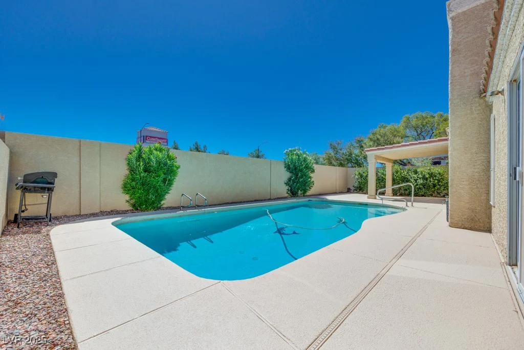 8250 Fox Tail, Las Vegas, NV 89123