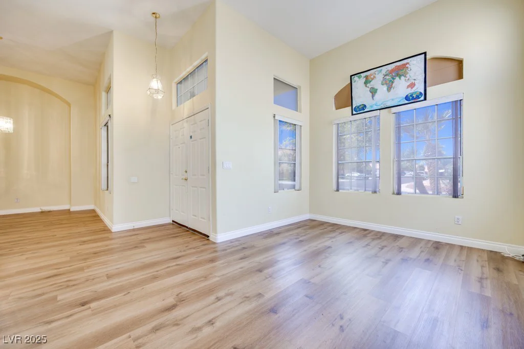 8250 Fox Tail, Las Vegas, NV 89123