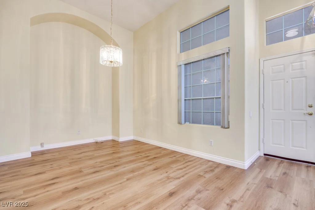 8250 Fox Tail, Las Vegas, NV 89123