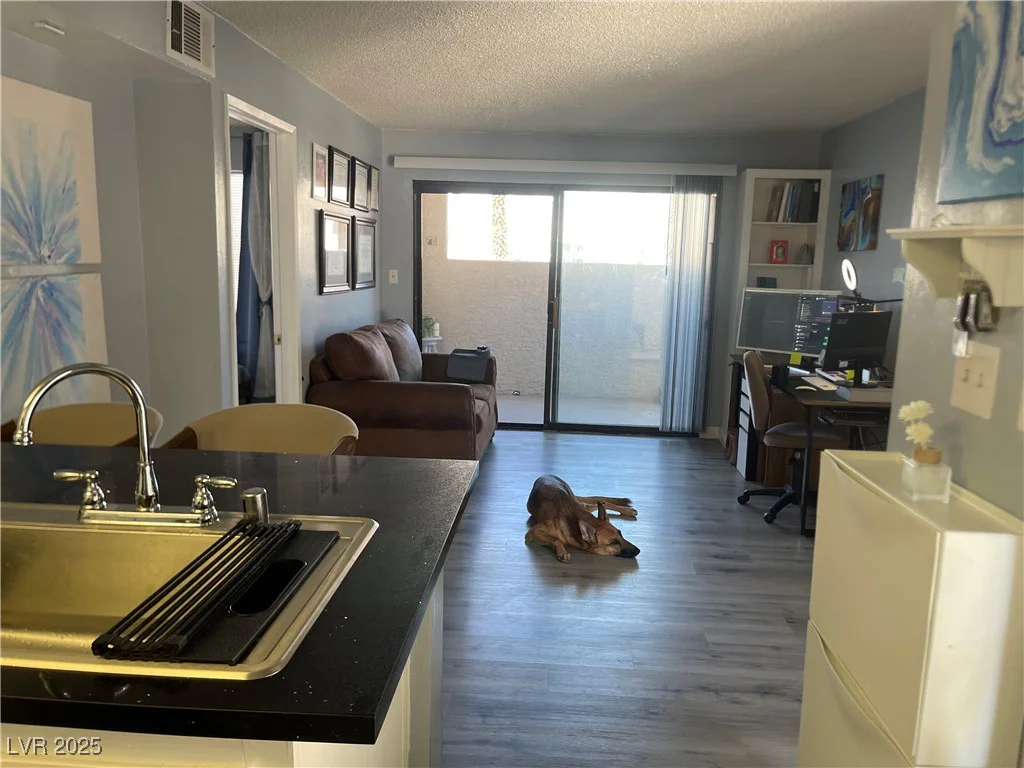 4361 Sanderling, Las Vegas, NV 89103