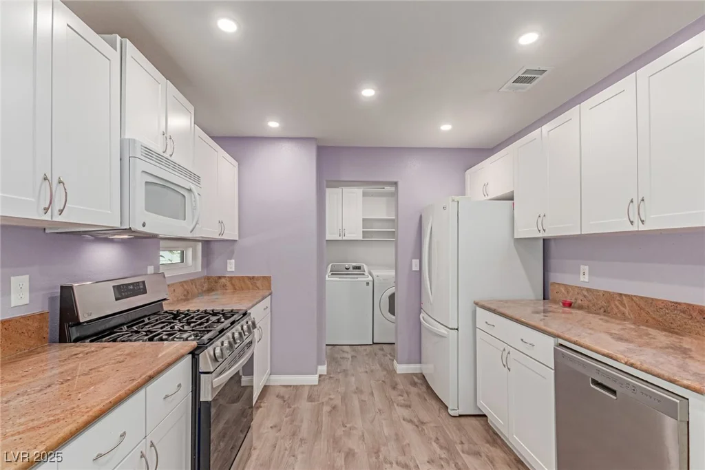 8845 Hampton Green, Las Vegas, NV 89129