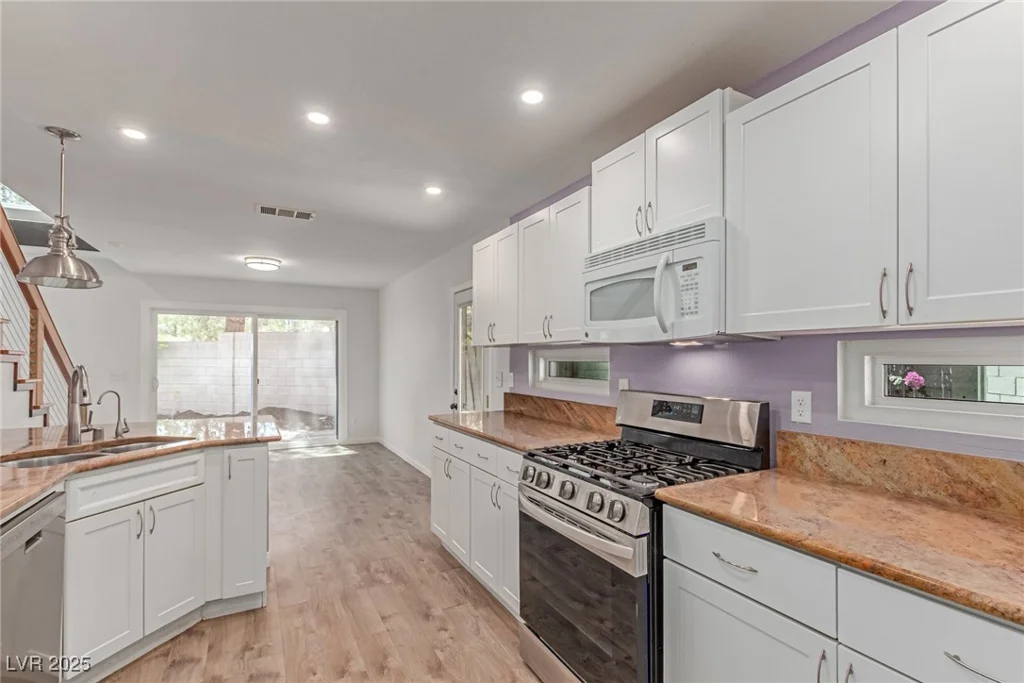 8845 Hampton Green, Las Vegas, NV 89129