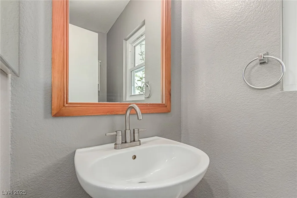 8845 Hampton Green, Las Vegas, NV 89129