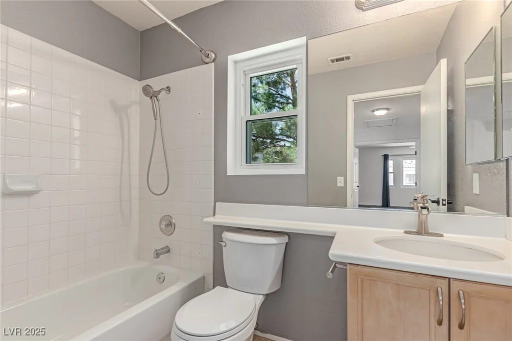 8845 Hampton Green, Las Vegas, NV 89129