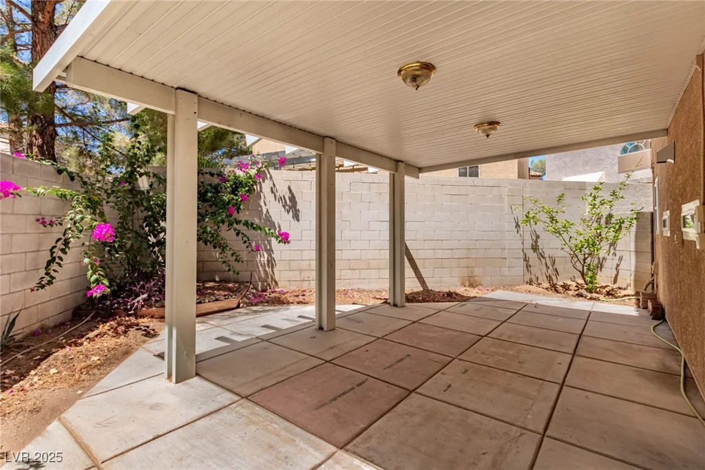 8845 Hampton Green, Las Vegas, NV 89129