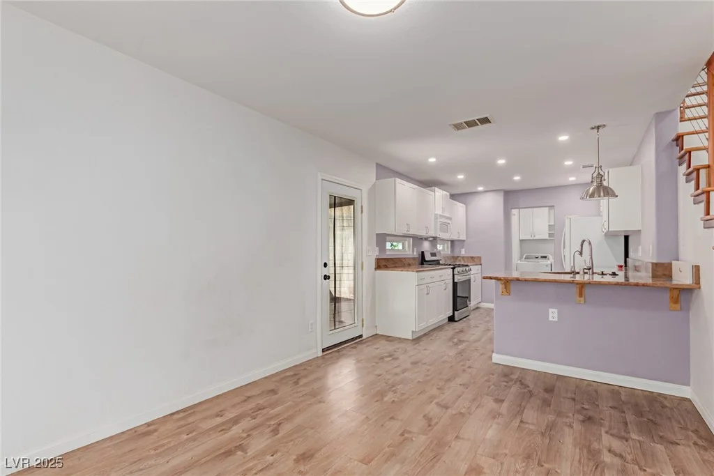 8845 Hampton Green, Las Vegas, NV 89129