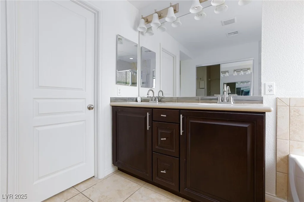 11221 Victoria Medici, Las Vegas, NV 89141