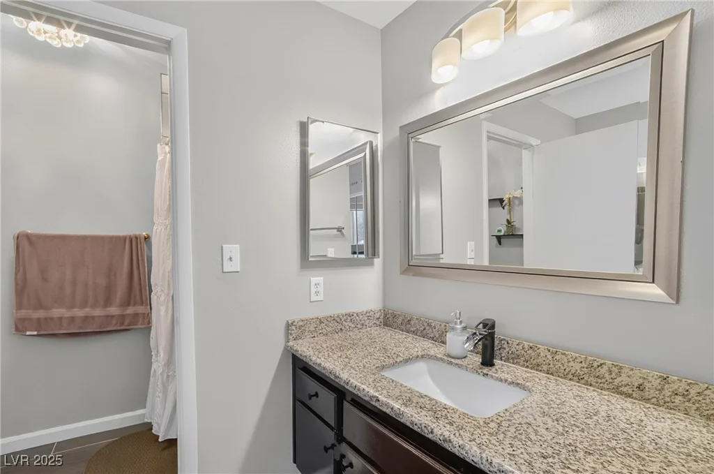 6420 Singingwood, Las Vegas, NV 89107