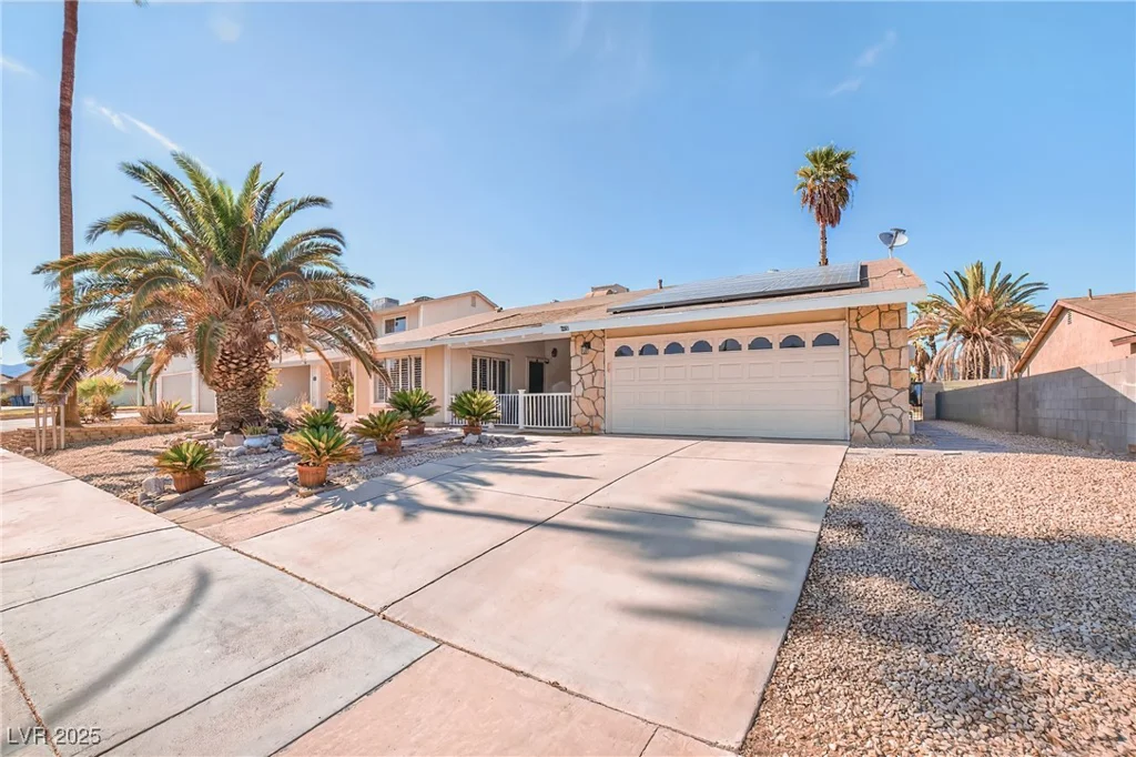 6420 Singingwood, Las Vegas, NV 89107