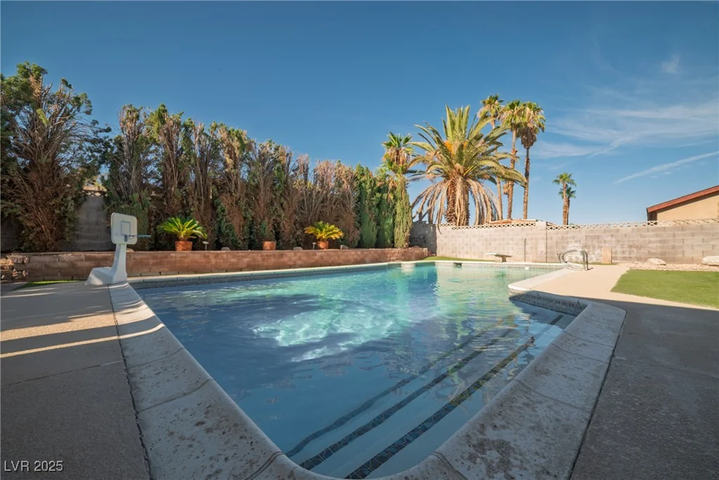 6420 Singingwood, Las Vegas, NV 89107