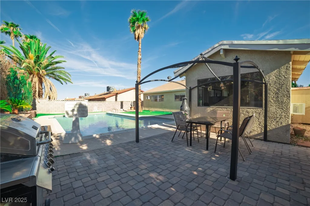 6420 Singingwood, Las Vegas, NV 89107