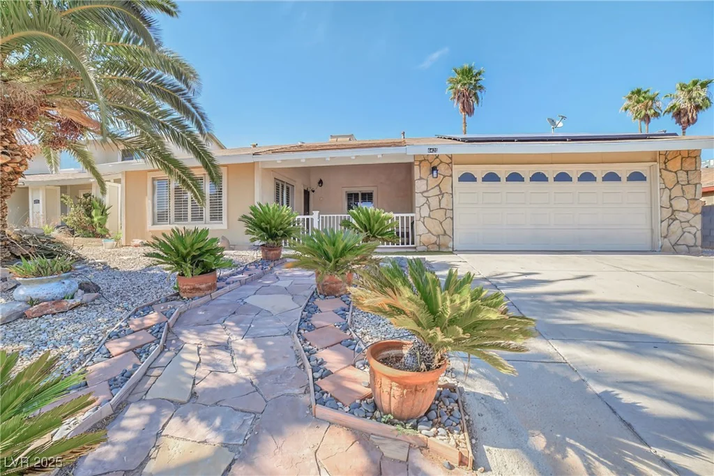 6420 Singingwood, Las Vegas, NV 89107