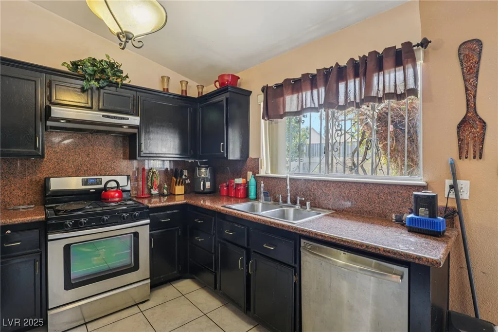 4621 Bristol Manor, Las Vegas, NV 89108