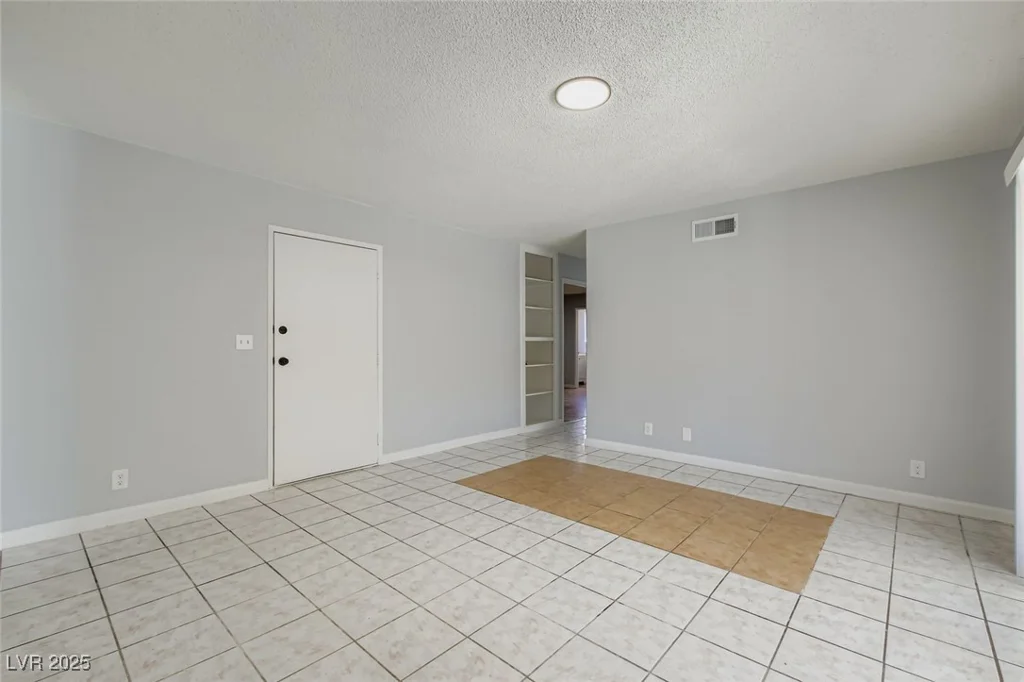 1425 Tonopah, Las Vegas, NV 89106