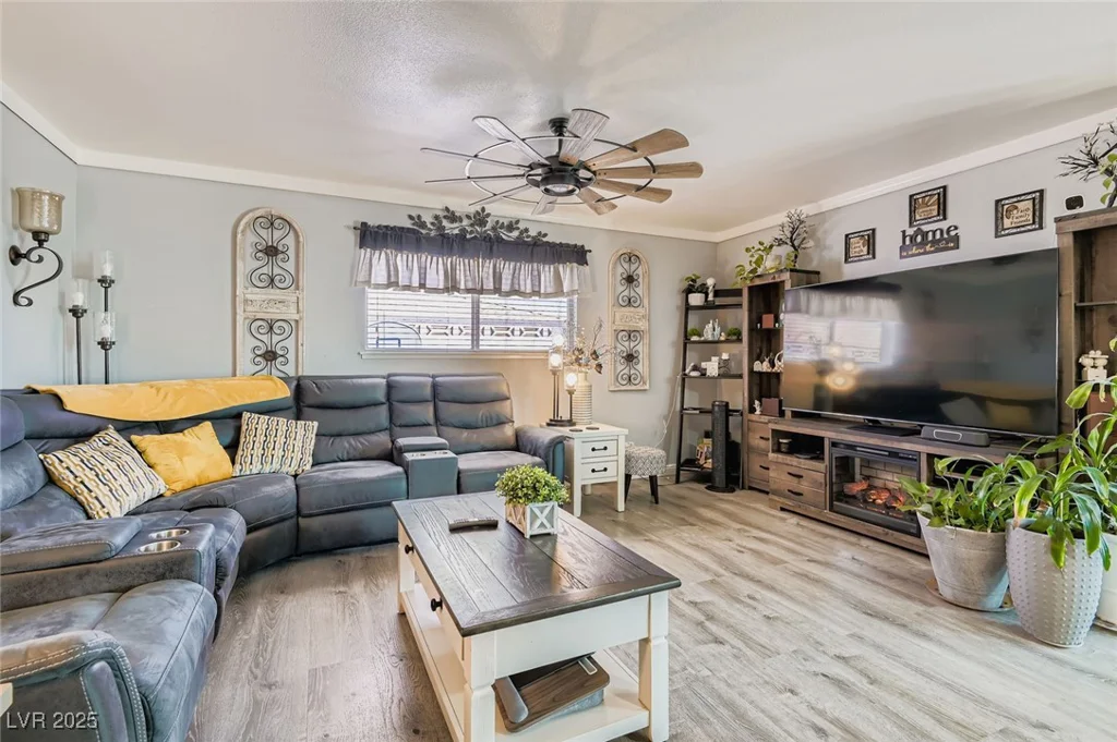 7721 Macaw, Las Vegas, NV 89145