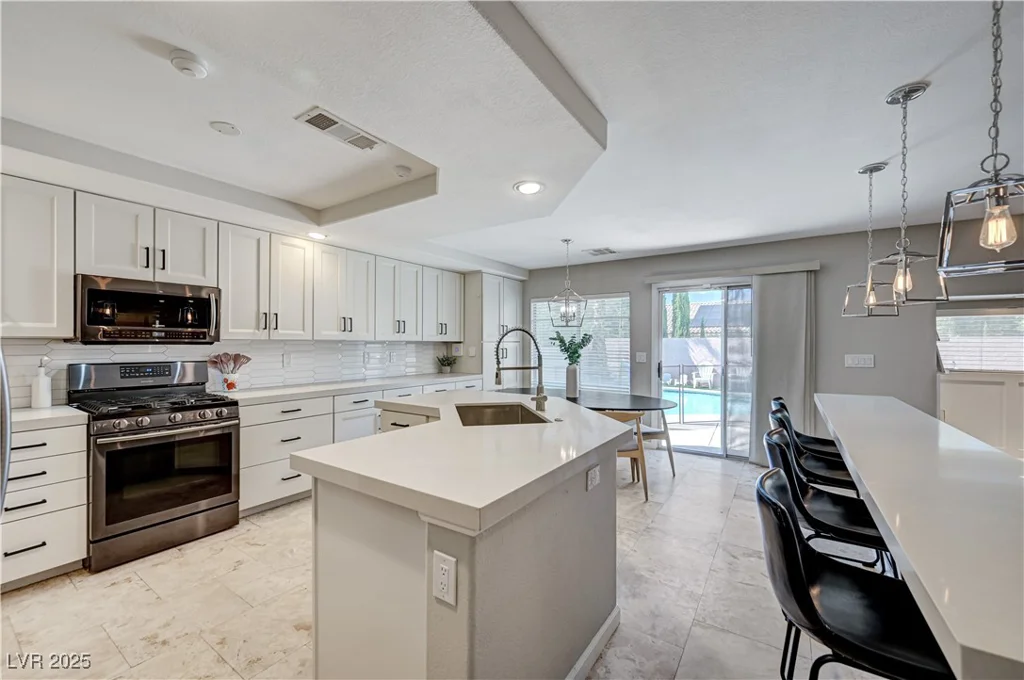 1424 Silver Knoll, Las Vegas, NV 89123
