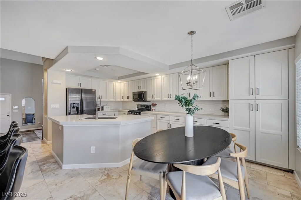 1424 Silver Knoll, Las Vegas, NV 89123