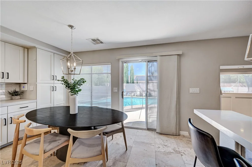 1424 Silver Knoll, Las Vegas, NV 89123