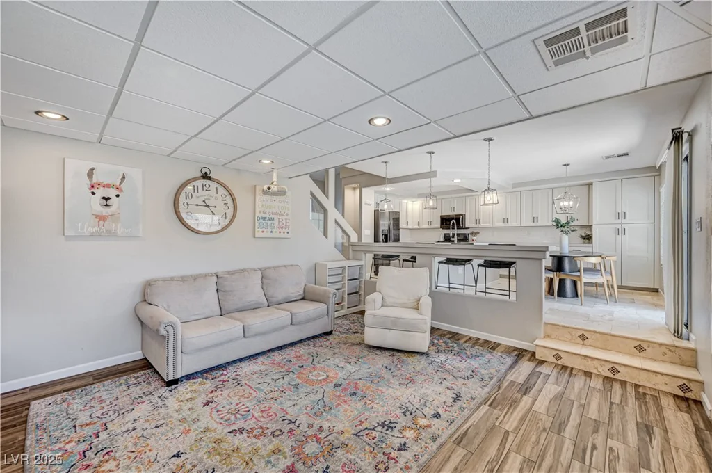 1424 Silver Knoll, Las Vegas, NV 89123