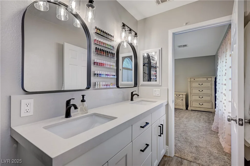 1424 Silver Knoll, Las Vegas, NV 89123