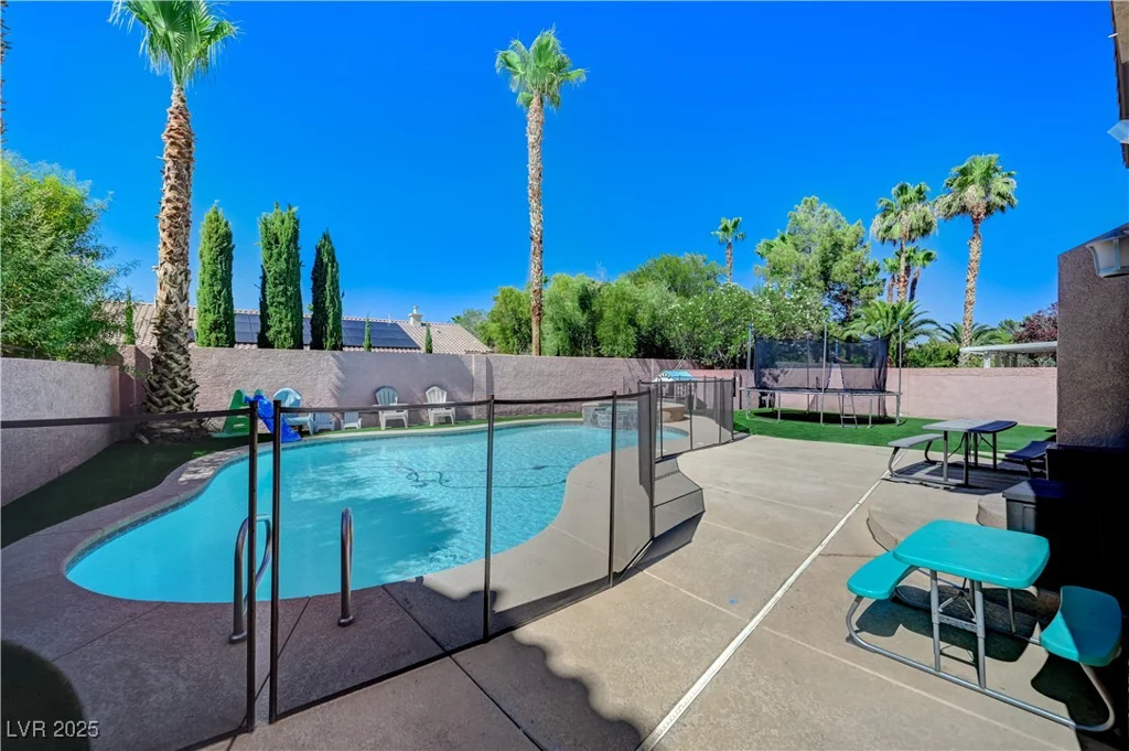 1424 Silver Knoll, Las Vegas, NV 89123