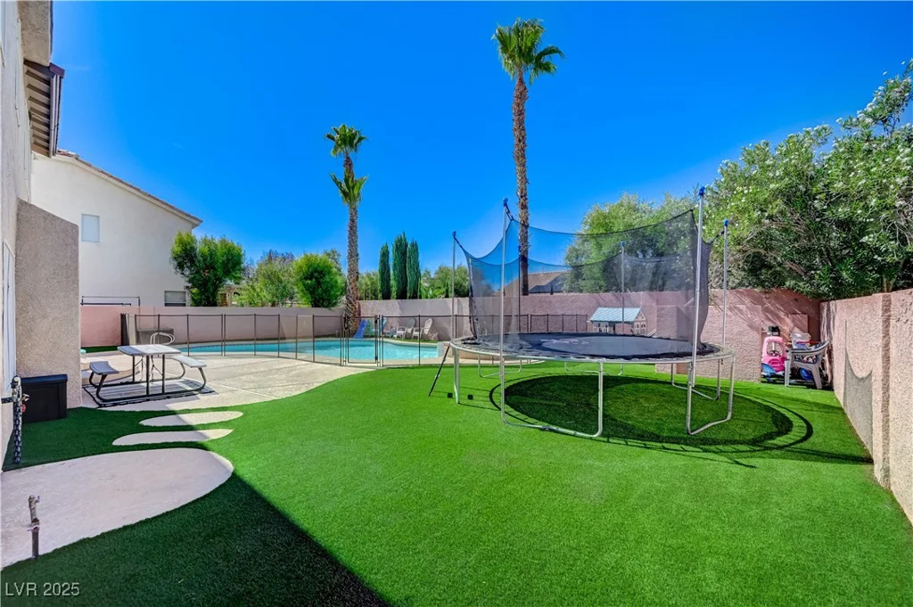 1424 Silver Knoll, Las Vegas, NV 89123