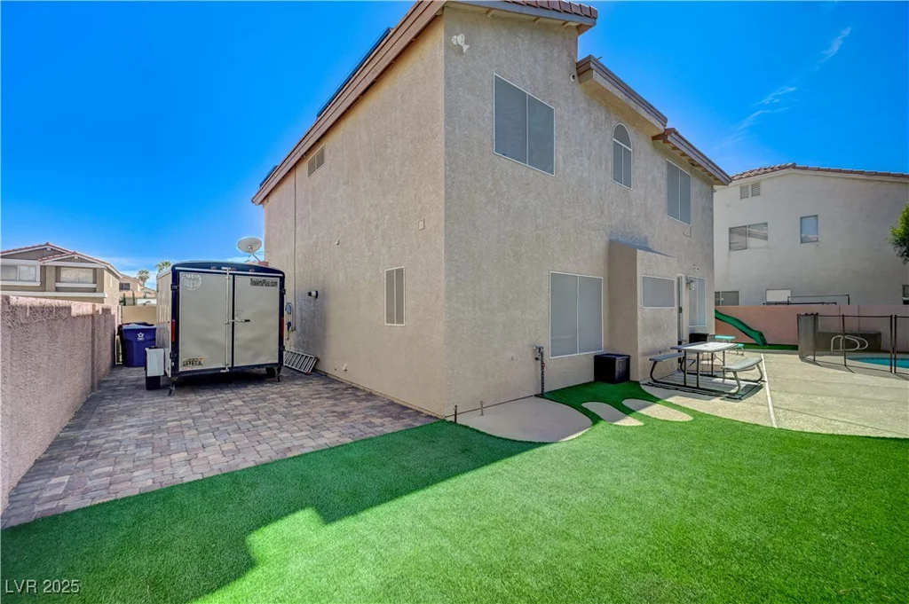 1424 Silver Knoll, Las Vegas, NV 89123