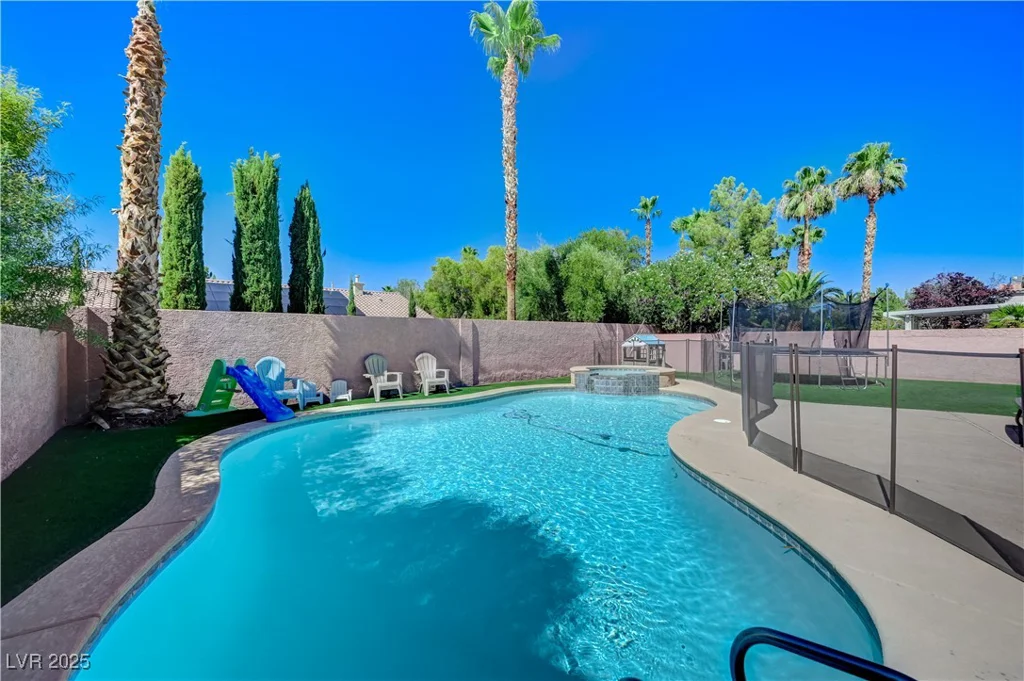 1424 Silver Knoll, Las Vegas, NV 89123