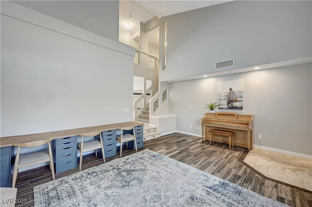 1424 Silver Knoll, Las Vegas, NV 89123