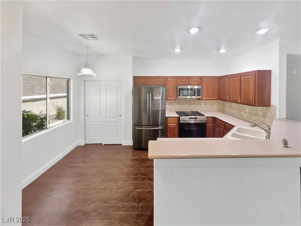 7049 Knob Creek, Las Vegas, NV 89149
