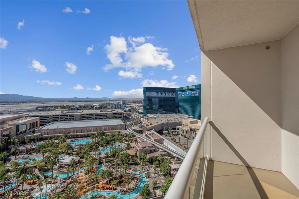 145 Harmon, Las Vegas, NV 89109