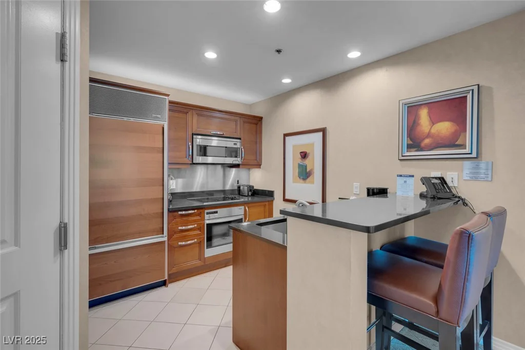 145 Harmon, Las Vegas, NV 89109