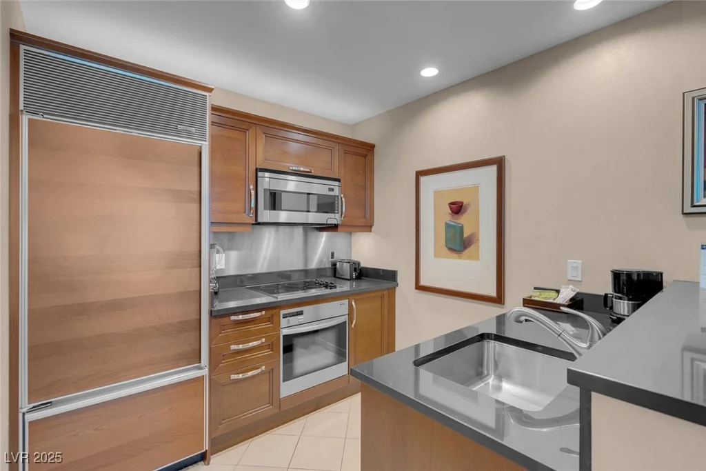145 Harmon, Las Vegas, NV 89109