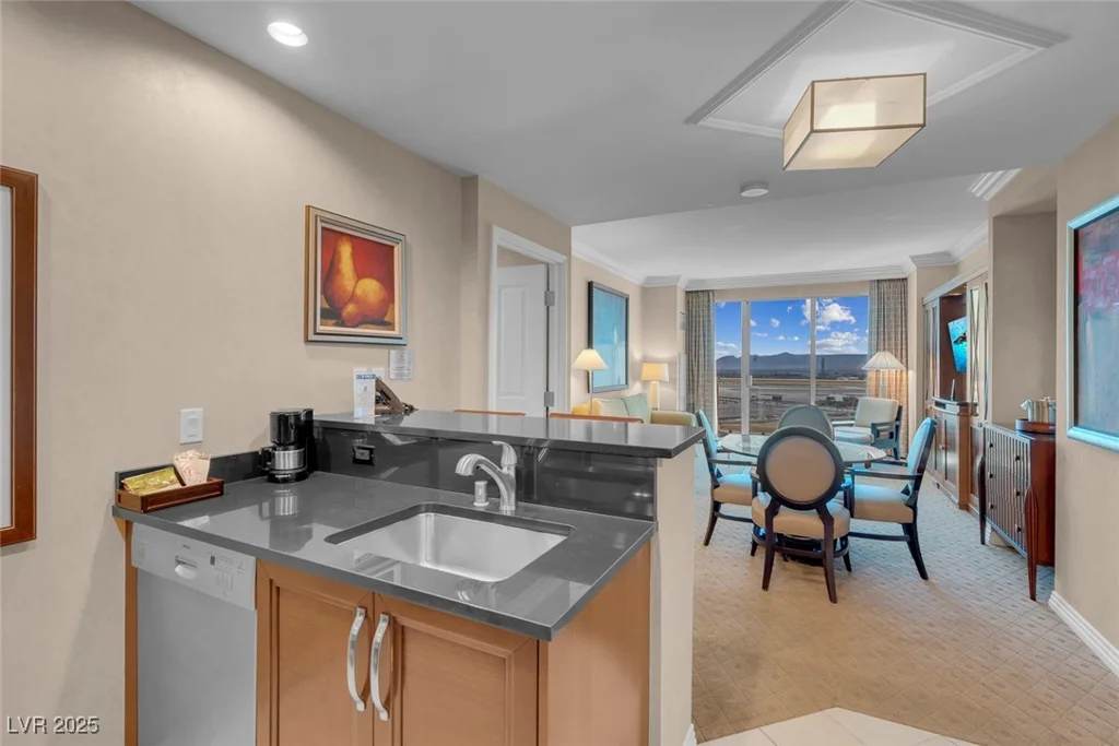 145 Harmon, Las Vegas, NV 89109
