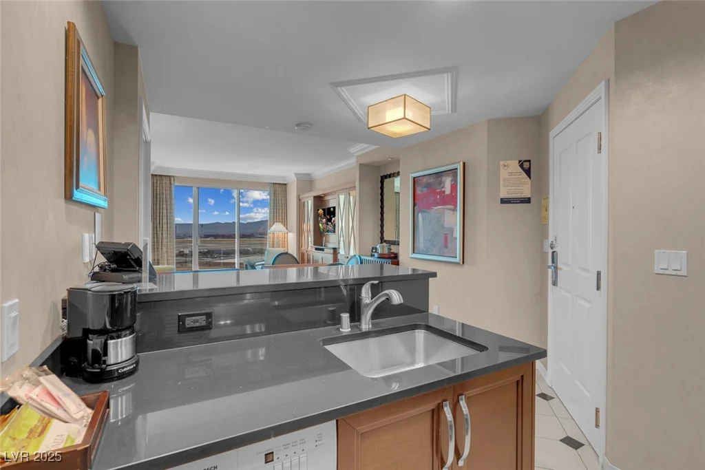 145 Harmon, Las Vegas, NV 89109