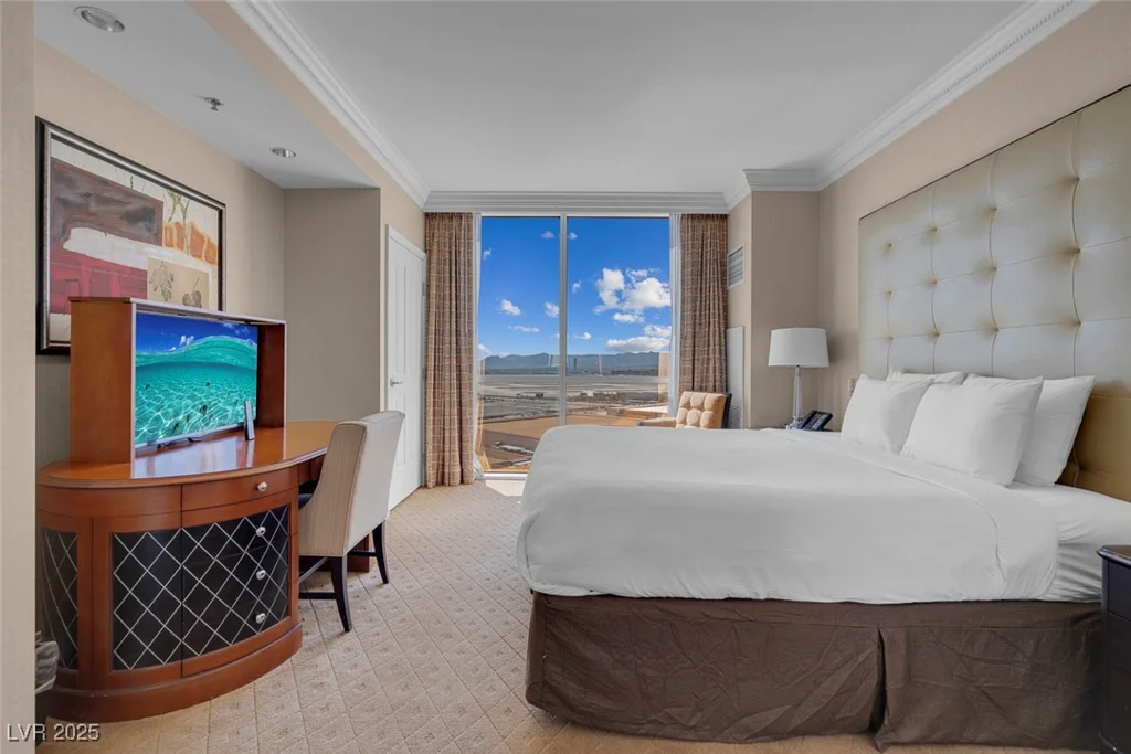 145 Harmon, Las Vegas, NV 89109