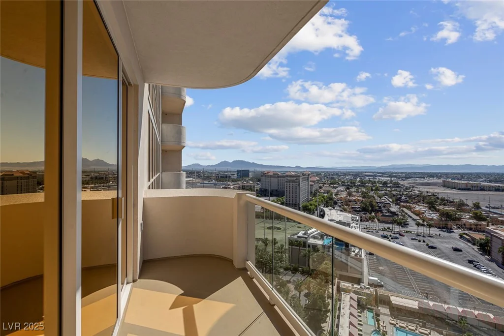 145 Harmon, Las Vegas, NV 89109