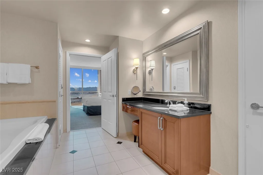 145 Harmon, Las Vegas, NV 89109