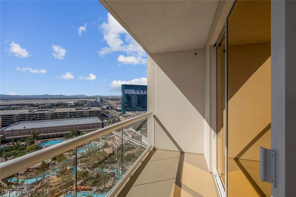 145 Harmon, Las Vegas, NV 89109