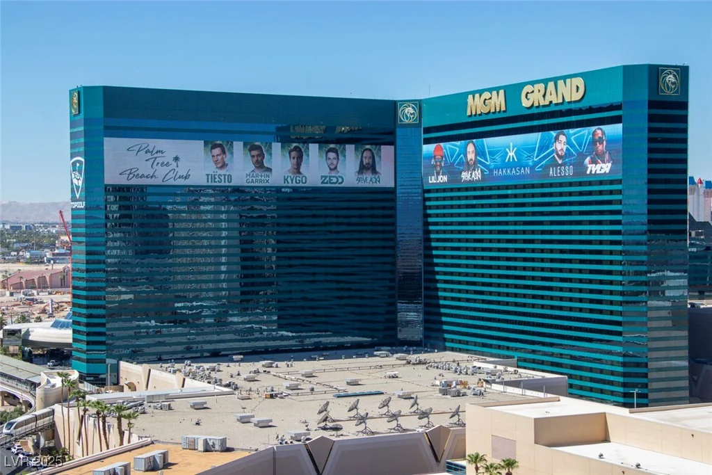 145 Harmon, Las Vegas, NV 89109