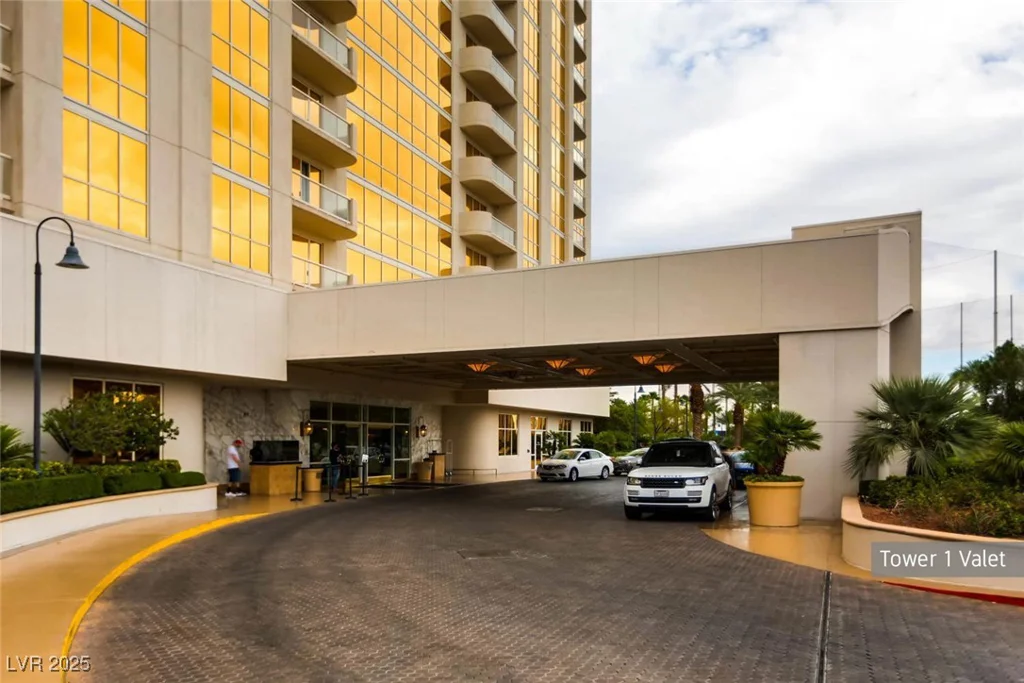 145 Harmon, Las Vegas, NV 89109