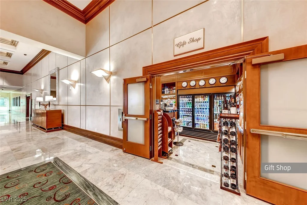 145 Harmon, Las Vegas, NV 89109