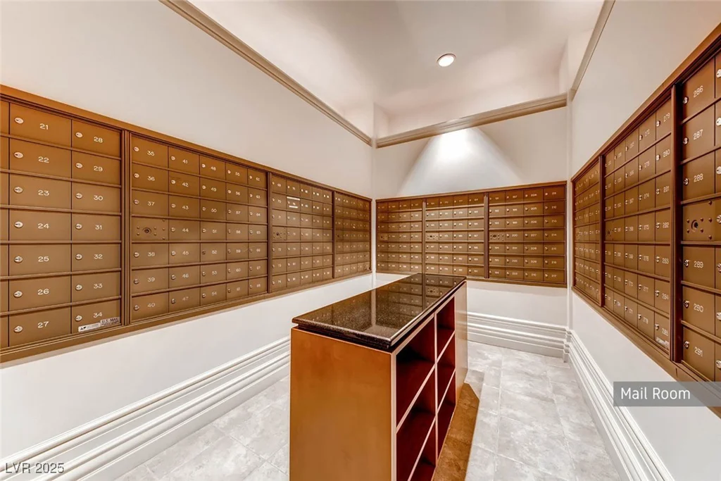 145 Harmon, Las Vegas, NV 89109