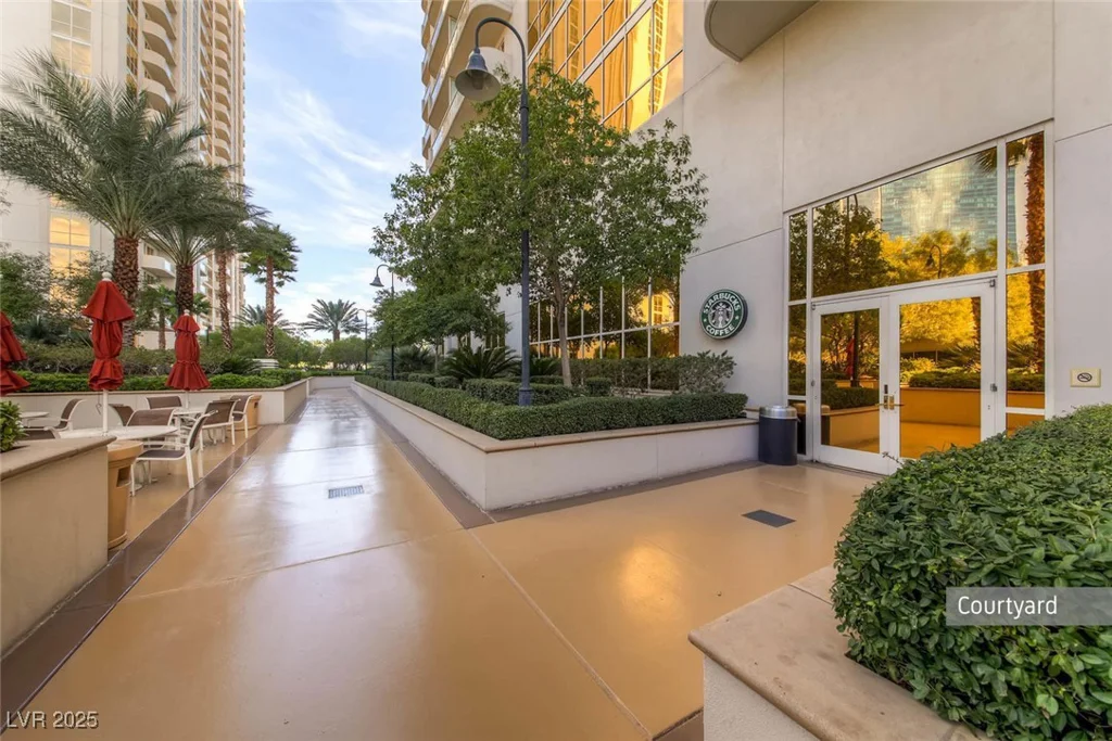 145 Harmon, Las Vegas, NV 89109