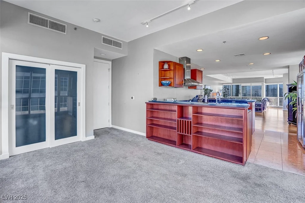 4525 Dean Martin, Las Vegas, NV 89103