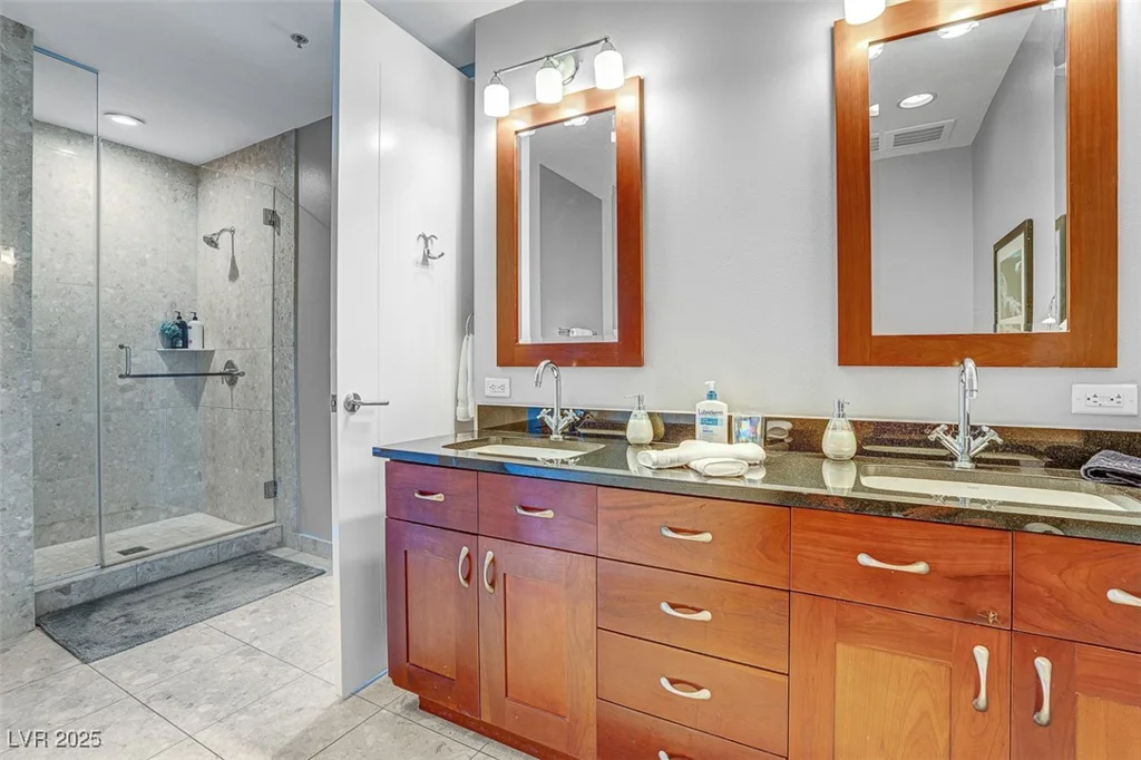 4525 Dean Martin, Las Vegas, NV 89103