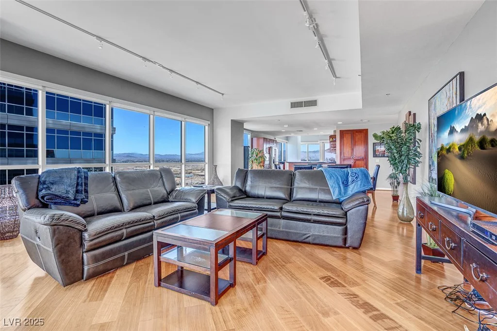 4525 Dean Martin, Las Vegas, NV 89103